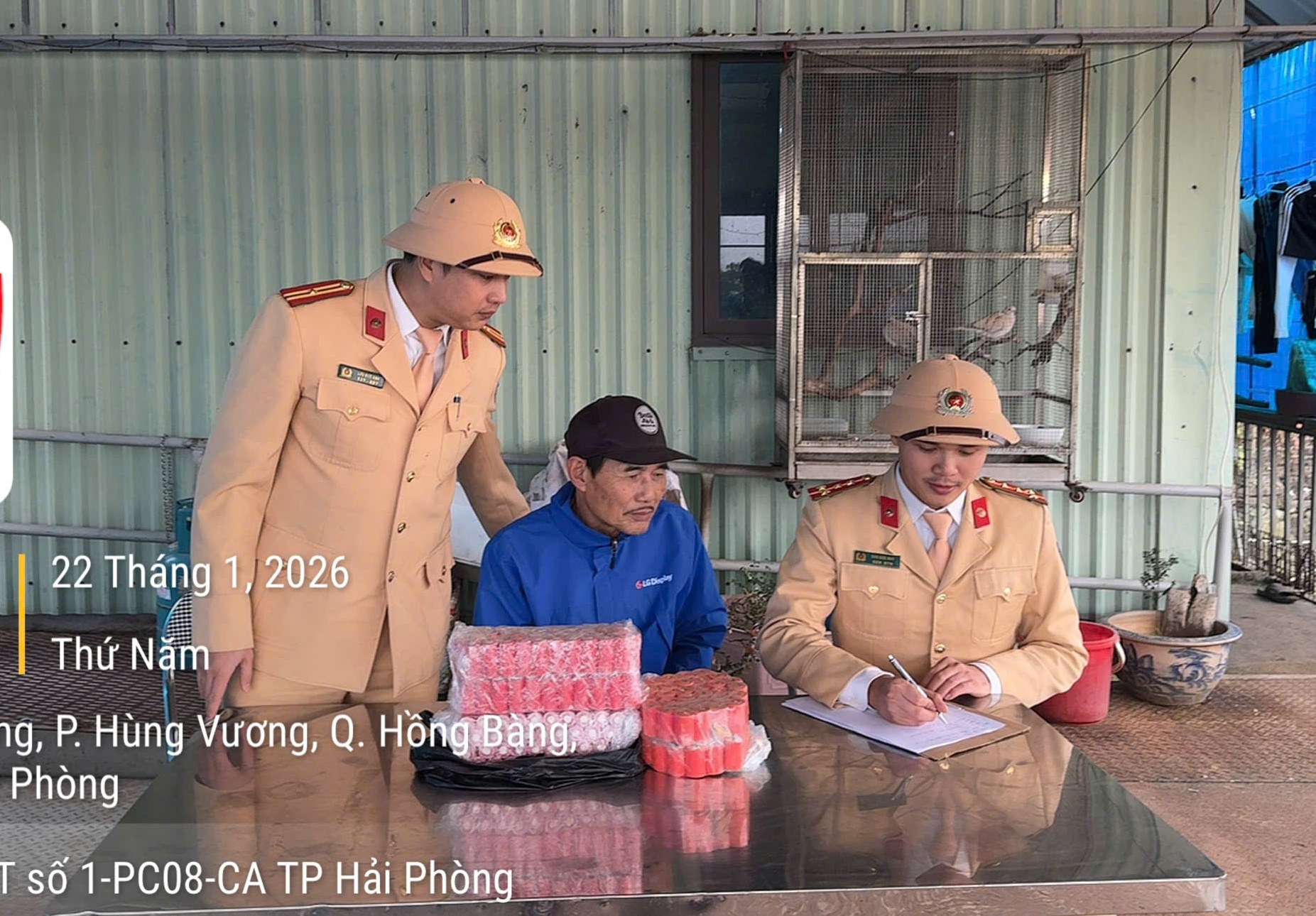 Đội Cảnh sát đường thủy số 1, Phòng Cảnh sát giao thông vận động Nhân dân giao nộp vũ khí, pháo nổ